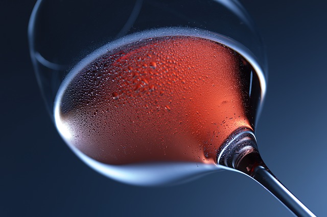 Eine Flasche Rotwein